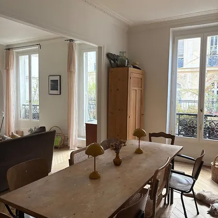 Appartamento Family Near Marais In Oberkampf Parigi